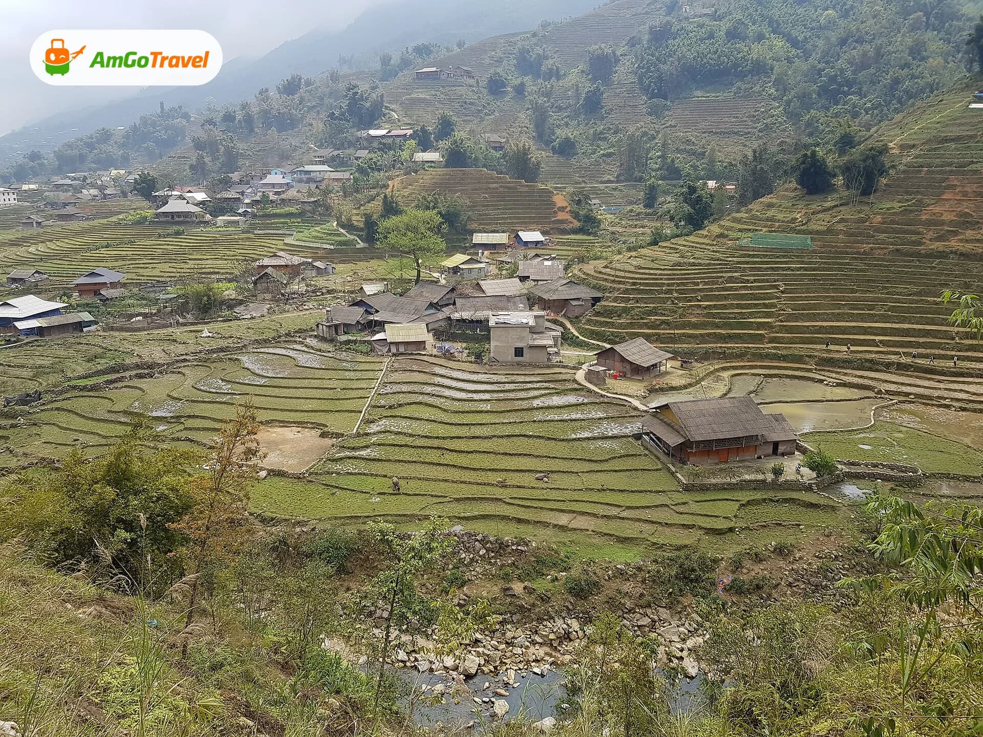 Ruộng bậc thang và bản làng thung lũng Mường Hoa gần Tả Van